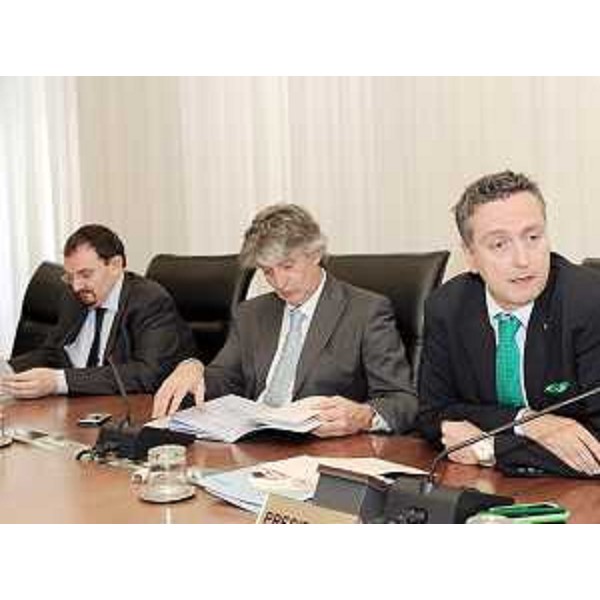 Giorgio Carbonara (Portavoce Presidente Tondo), Renzo Tondo (Presidente Friuli Venezia Giulia) ed Edouard Ballaman (Presidente Consiglio regionale FVG e Tutore pubblico dei Minori) in conferenza stampa in Consiglio regionale a Trieste. (Trieste 28/07/09)