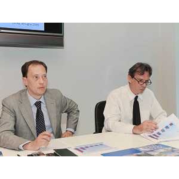 Luca Ciriani (Vicepresidente FVG e Assessore regionale Attività produttive) e Andrea Di Giovanni (Direttore Agenzia Turismo FVG) alla conferenza stampa di presentazione dei dati statistici del turismo regionale relativi al 2009, a Udine. (Udine 30/07/09)