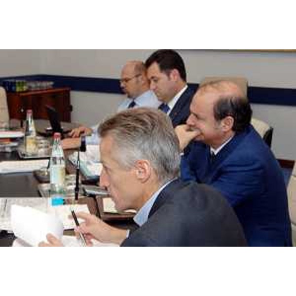 Riccardo Illy (Presidente Regione Friuli Venezia Giulia) con Gianfranco Moretton (Vicepresidente e Assessore regionale all'ambiente, lavori pubblici e protezione civile), Franco Iacop (Assessore regionale per le relazioni internazionali, comunitarie e autonomie locali) e Andrea Viero (Direttore Generale) ritratti nel corso della Seduta della Giunta Regionale tenutasi il 27 ottobre 2006 a Trieste. (Trieste 27/10/06)