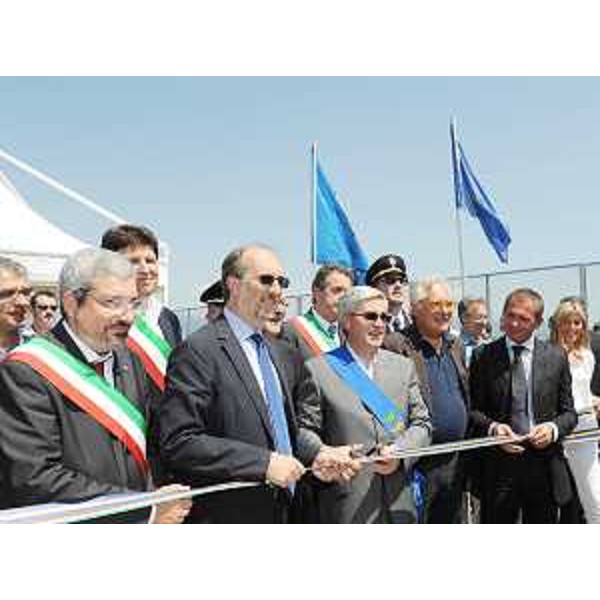 Furio Honsell (Sindaco Udine), Riccardo Riccardi (Assessore regionale Viabilità e Trasporti) e Pietro Fontanini (Presidente Provincia Udine) all'inaugurazione del maxi-svincolo su via Nazionale tra Udine e Tavagnacco. (Tavagnacco 30/07/09) 
