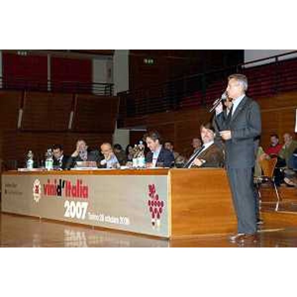 Riccardo Illy (Presidente Regione Friuli Venezia GIulia) durante la premiazione dei vini "made in FVG" al "Salone del Gusto" di Torino. (Torino 28/10/06)