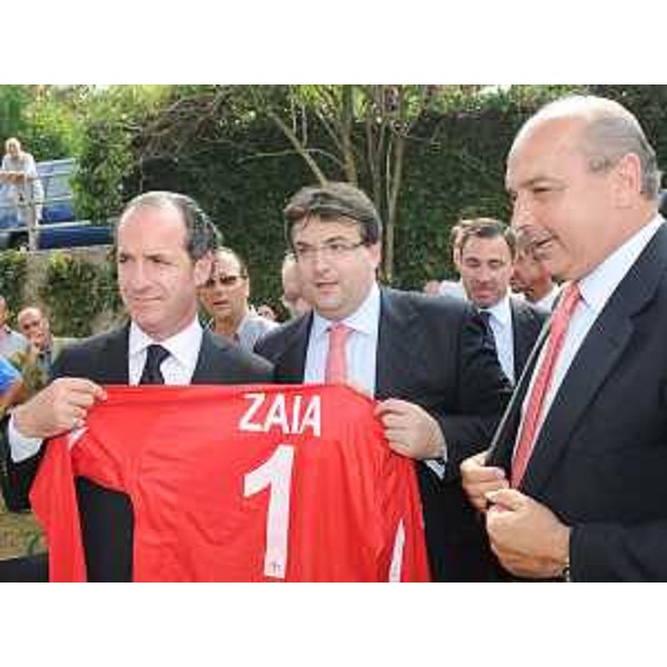 Luca Zaia (Ministro Agricoltura), Stefano Fantinel (Presidente Triestina Calcio) e Roberto Dipiazza (Sindaco Trieste) sul Carso triestino. (Trieste 03/08/09)