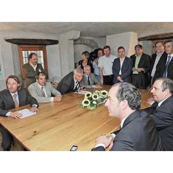 Luca Zaia (Ministro Agricoltura) e Claudio Violino (Assessore regionale Risorse agricole) sul Carso triestino. (Trieste 03/08/09)