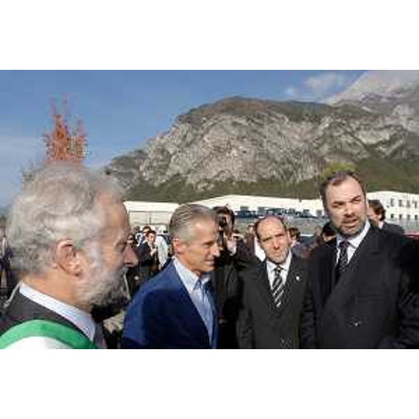 Riccardo Illy (Presidente Regione Friulli Venezia Giulia) con Roberto Siagri (Presidente del Gruppo Eurotech) e Silvano Tomaciello (Sindaco di Amaro) all'inaugurazione del nuovo stabilimento di Amaro della Eurotech. (Amaro 31/10/06)