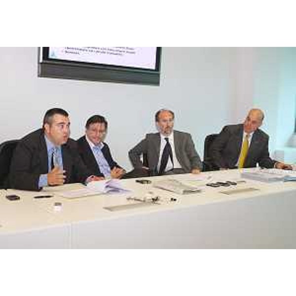 Riccardo Riccardi (Assessore regionale Viabilità e Trasporti) con Giorgio Santuz (Presidente Autovie Venete SpA), Giampaolo Centrone (Struttura commissariale Terza Corsia A4) e Davide Sartelli (Direttore esercizio Autovie Venete SpA) in conferenza stampa presentano il "Piano di emergenza traffico" sulla A4 e sulla Villesse-Gorizia, a Udine. (Udine 04/08/09) 