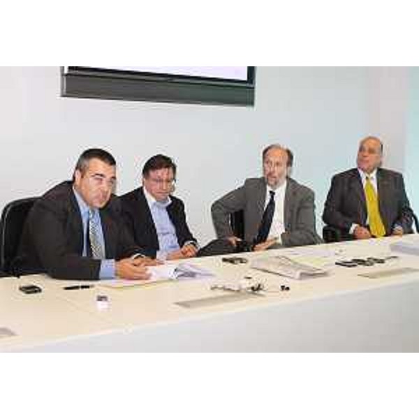 Riccardo Riccardi (Assessore regionale Viabilità e Trasporti) con Giorgio Santuz (Presidente Autovie Venete SpA), Giampaolo Centrone (Struttura commissariale Terza Corsia A4) e Davide Sartelli (Direttore esercizio Autovie Venete SpA) in conferenza stampa presentano il "Piano di emergenza traffico" sulla A4 e sulla Villesse-Gorizia, a Udine. (Udine 04/08/09) 