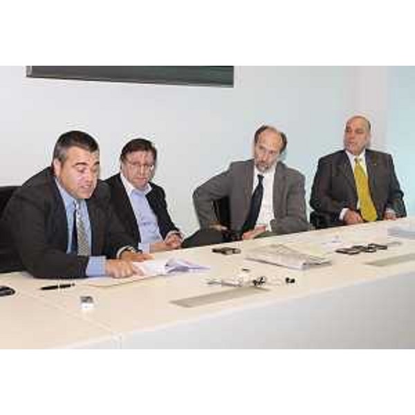 Riccardo Riccardi (Assessore regionale Viabilità e Trasporti) con Giorgio Santuz (Presidente Autovie Venete SpA), Giampaolo Centrone (Struttura commissariale Terza Corsia A4) e Davide Sartelli (Direttore esercizio Autovie Venete SpA) in conferenza stampa presentano il "Piano di emergenza traffico" sulla A4 e sulla Villesse-Gorizia, a Udine. (Udine 04/08/09) 