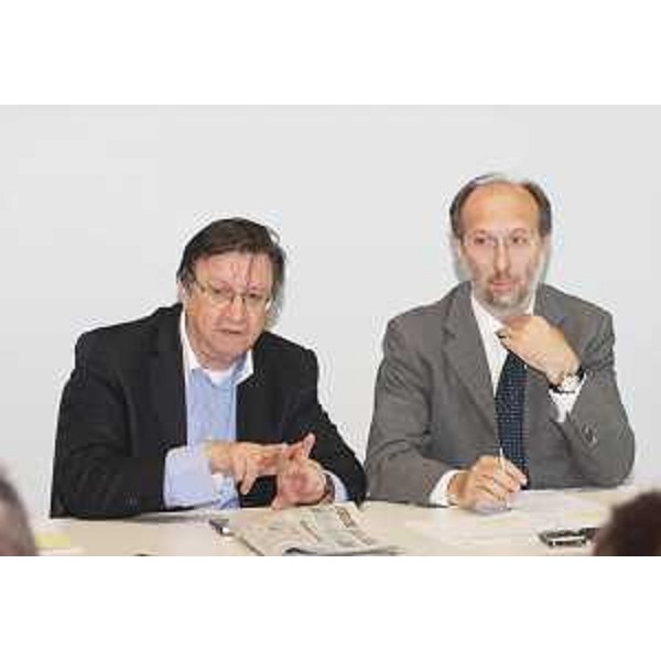 Riccardo Riccardi (Assessore regionale Viabilità e Trasporti) e Giorgio Santuz (Presidente Autovie Venete SpA) in conferenza stampa presentano il "Piano di emergenza traffico" sulla A4 e sulla Villesse-Gorizia, a Udine. (Udine 04/08/09) 