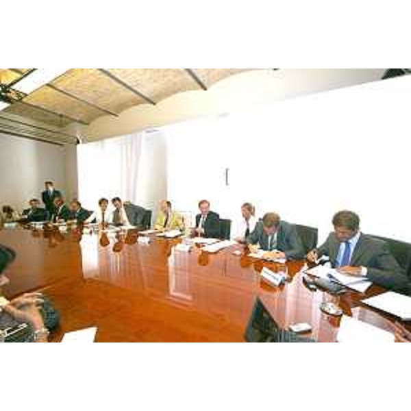 Riccardo Riccardi (Assessore regionale Viabilità e Trasporti) al tavolo per la firma del Protocollo di cooperazione per la gestione del traffico, tra Austria, Italia e Slovenia, nella sede della Regione a Trieste. (Trieste 05/08/09)