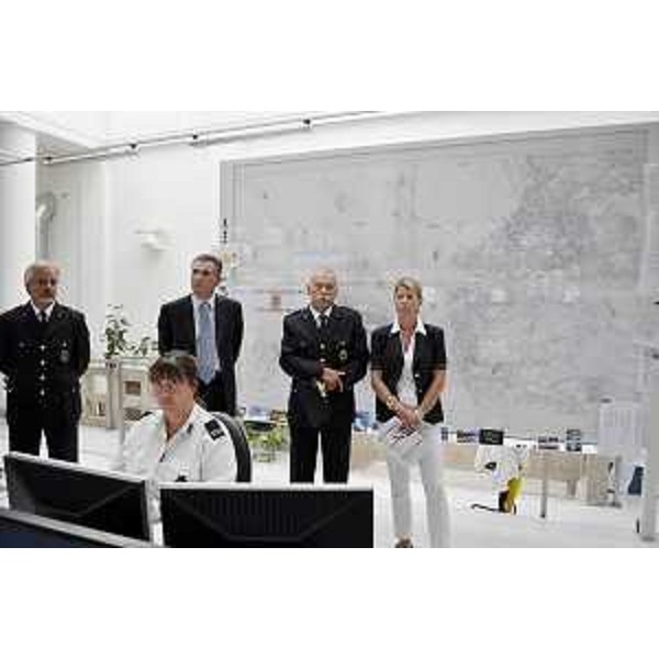Federica Seganti (Assessore regionale Sicurezza) nella sala operativa della Polizia Municipale di Trieste con il Comandante Sergio Abbate. (Trieste 06/08/09)