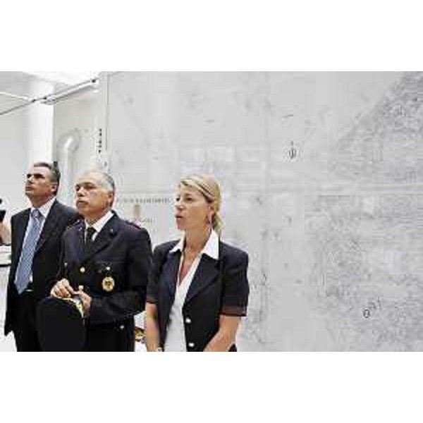 Federica Seganti (Assessore regionale Sicurezza) nella sala operativa della Polizia Municipale di Trieste con il Comandante Sergio Abbate. (Trieste 06/08/09)
