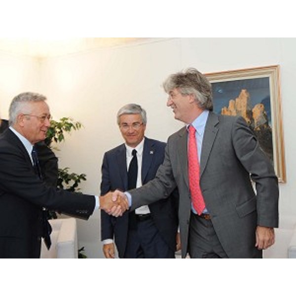 Ministro alle Finanze Giulio Tremonti Presidente della Provincia di Udine Pietro Fontanini Presidente della Regione Friuli Venezia Giulia Renzo Tondo