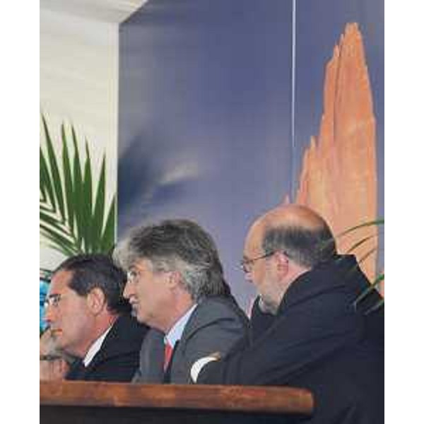 Giancarlo Galan (Presidente Veneto), Renzo Tondo (Presidente Friuli Venezia Giulia) e Lorenzo Dellai (Presidente Provincia autonoma Trento) alla cerimonia di proclamazione delle Dolimiti "Patrimonio dell'Umanità - UNESCO". (Auronzo di Cadore 25/08/09)