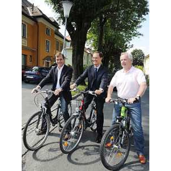 Renato Carlantoni (Sindaco Tarvisio), Luca Ciriani (Vicepresidente FVG) e Gerhard Doerfler (Governatore Carinzia) a Villaco (A). (Villaco 02/09/09) 