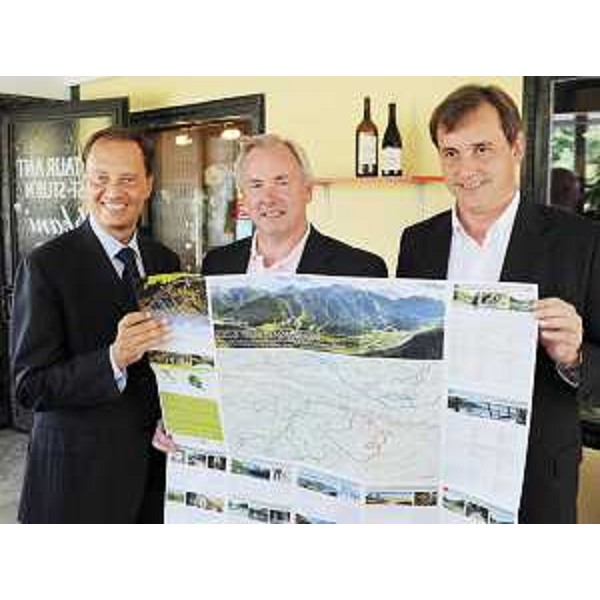 Luca Ciriani (Vicepresidente FVG), Gerhard Doerfler (Governatore Carinzia) e Renato Carlantoni (Sindaco Tarvisio) a Villaco (A). (Villaco 02/09/09) 