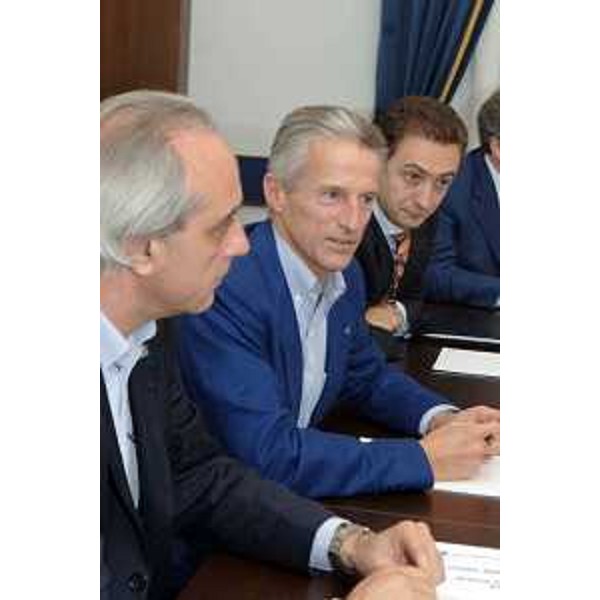 Riccardo Illy (Presidente Regione Friuli Venezia GIulia) con Gianni Pecol Cominotto (Assessore regionale all’organizzazione, personale e sistemi informativi) e Stefano Decapitani (Amministratore Delegato Insiel) durante l'incontro RSU Insiel. (Trieste 31/10/06)