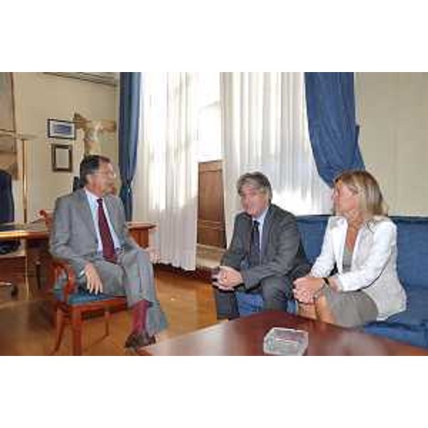 Giuseppe Vegas (Vice Ministro Economia e Finanze) incontra Renzo Tondo (Presidente Friuli Venezia Giulia) e Sandra Savino (Assessore regionale Risorse economiche e finanziarie). (Roma 03/09/09) 