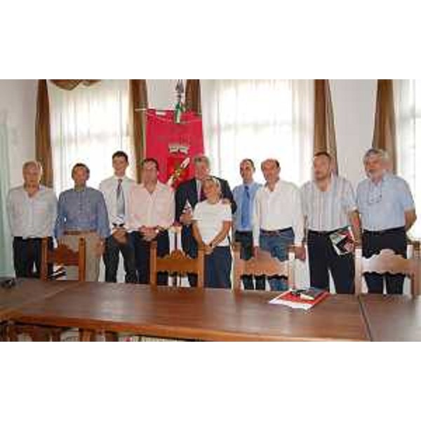 Elio De Anna (Assessore regionale Ambiente e Lavori pubblici, delegato Attività ricreative e sportive) nella sede municipale di Sesto al Reghena con Ivo Chiarot (Sindaco Sesto al Reghena) e rappresentanti della Giunta comunale. (Sesto al Reghena 04/09/09)