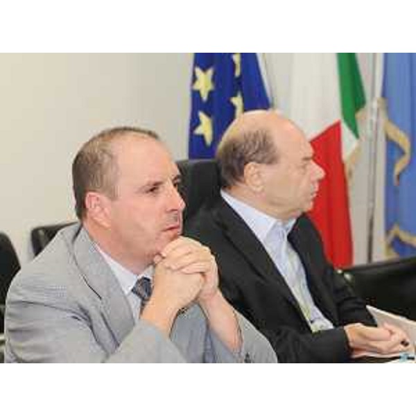 Claudio Violino (Assessore regionale Risorse agricole, naturali e forestali) e Vladimir Kosic (Assessore regionale Salute e Protezione sociale) nel corso della riunione di Giunta, nella sede regionale di Udine. (Udine 09/09/09)