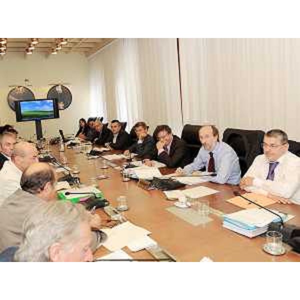 Riccardo Riccardi (Assessore regionale Viabilità e Trasporti) in IV Commissione (Trasporti) in Consiglio regionale a Trieste. (Trieste 10/09/09)