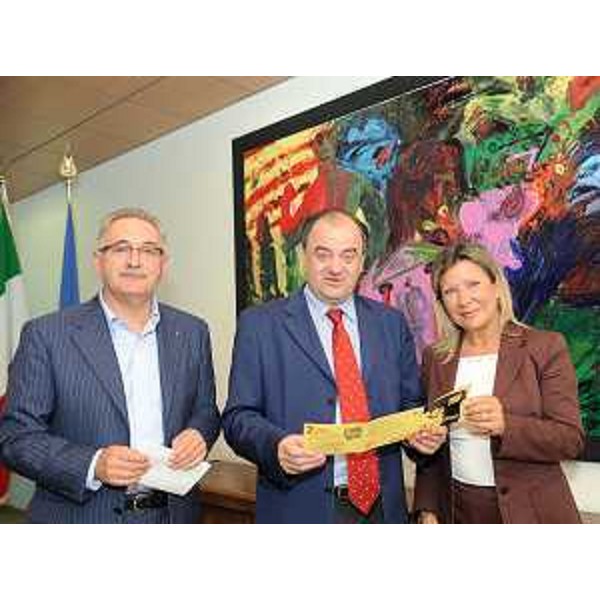 Roberto Molinaro (Assessore regionale Cultura) e Silvana Olivotto (Sindaco Grado) alla presentazione di "Grado Giallo", nella sede regionale di Udine. (Udine 11/09/09) 