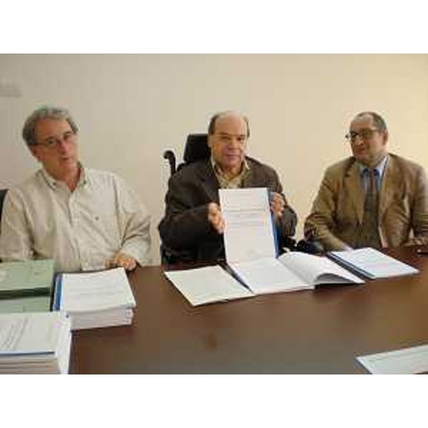 Vladimir Kosic (Assessore regionale Salute), Loris Zanier (Agenzia regionale Sanità) e Diego Serraino (Direttore Registro Tumori FVG) in occasione della conferenza stampa di presentazione del volume "I tumori in Friuli Venezia Giulia. Dati di incidenza, sopravvivenza e prevalenza: 1995-2005", nella sede della Regione a Trieste. (Trieste 11/09/09) 