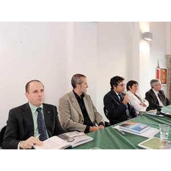 Claudio Violino (Assessore regionale Risorse agricole, naturali e forestali) nel corso della presentazione del volume "Fra mare e terra. Pescatori e paesaggi culturali del Friuli Venezia Giulia", nella "pescaria vecia" a Marano Lagunare. (Marano Lagunare 11/09/09)