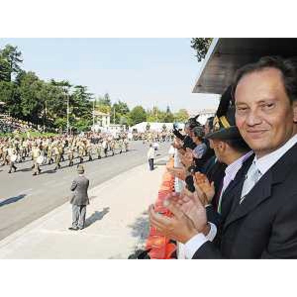 Luca Ciriani (Vicepresidente FVG e Assessore regionale Attività produttive) alla sfilata degli alpini della Brigata "Julia", a Udine. (Udine 13/09/09)