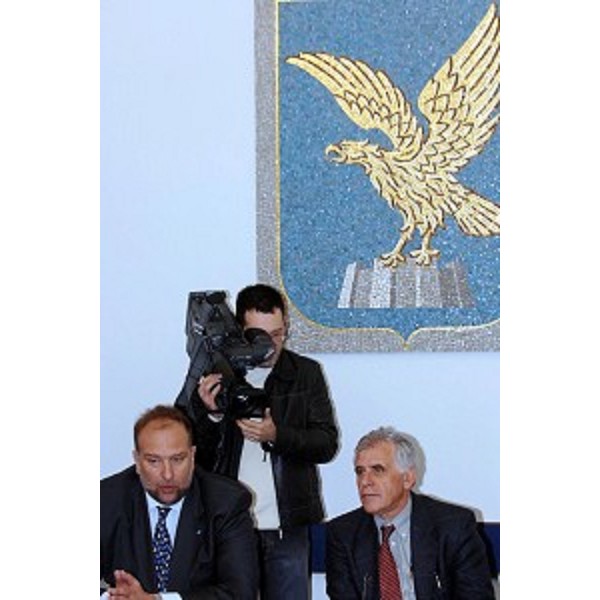 Roberto Cosolini (Assessore Regionale al Lavoro, Innovazione, Università e Ricerca) e Stefano Fantoni (Direttore SISSA) alla conferenza stampa (Trieste, 10/05/06)