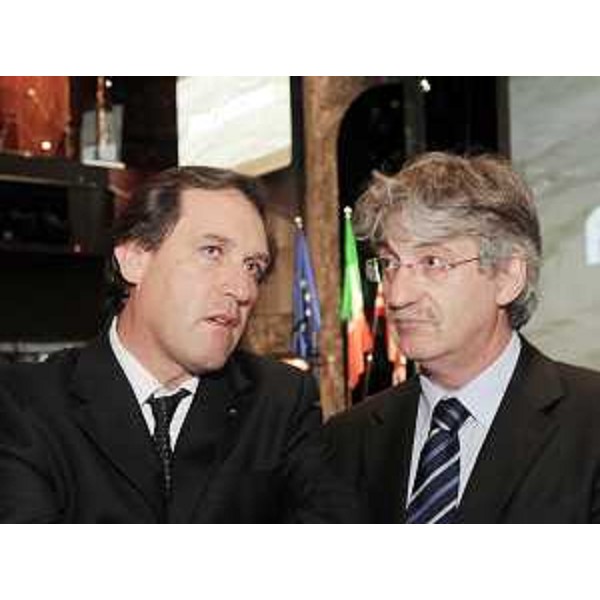 Roberto Menia (Sottosegretario Ambiente, Tutela Territorio e Mare) e Renzo Tondo (Presidente Friuli Venezia Giulia) alla cerimonia di consegna della nave da crociera "Carnival Dream" all'armatore, alla Fincantieri di Monfalcone. (Monfalcone 17/09/09)