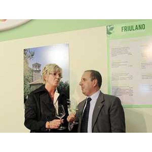 Annamaria Menosso (Vicepresidente Consiglio regionale) e Claudio Violino (Assessore regionale Risorse agricole, naturali e forestali) alla cerimonia inaugurale di Friuli DOC, a Udine. (Udine 17/09/09)