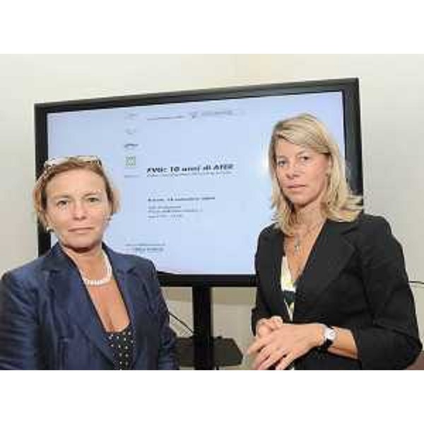 Perla Lusa (Presidente ATER Trieste) e Federica Seganti (Assessore regionale Pianificazione territoriale) al convegno "Dieci anni di ATER", nella sede della Regione a Trieste. (Trieste 18/09/09)