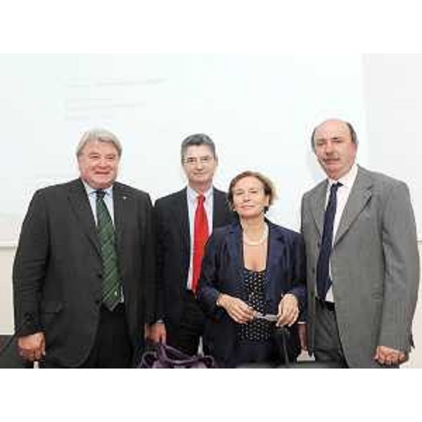 Elio De Anna (Assessore regionale Lavori pubblici) al convegno "Dieci anni di ATER", nella sede della Regione a Trieste. (Trieste 18/09/09)