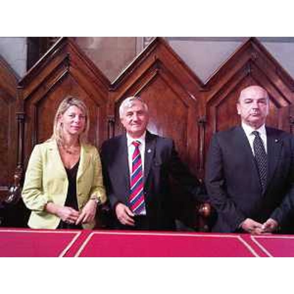 Federica Seganti (Assessore regionale Relazioni internazionali), Bogoljub Stojicevic (Presidente Comunità serbo-ortodossa Trieste) e Roberto Dipiazza (Sindaco Trieste) nella Chiesa di San Spiridione a Trieste. (Trieste 20/09/09)