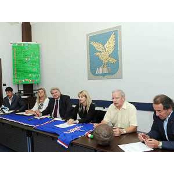 Elio De Anna (Assessore regionale Sport), Patrizia Pavatti (Ufficio scolastico regionale), Gloria Aita (Istituto comprensivo Tavagnacco) ed Emilio Felluga (Presidente regionale CONI) nel corso della conferenza stampa di presentazione del progetto "Crescere sportivamente insieme". (Trieste 23/09/09)