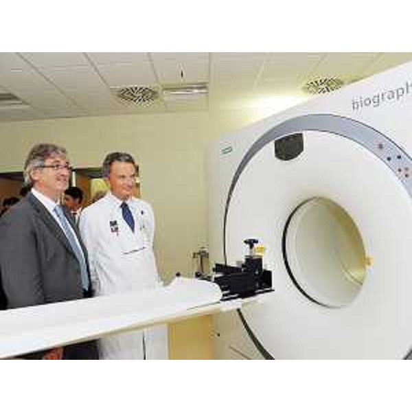 Renzo Tondo (Presidente Friuli Venezia Giulia) e Onelio Geatti (Direttore Medicina nucleare Santa Maria della Misericordia) nel corso dell'inaugurazione della nuova palazzina CT PET e del ciclotrone per la produzione di radiofarmaco, al Santa Maria della Misericordia a Udine. (Udine 24/09/09)