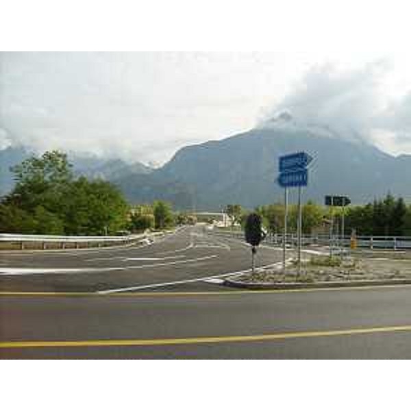Il nuovo raccordo stradale tra la regionale 512 "del lago di Cavazzo" e la strada provinciale 63, in località Braulins. (Osoppo 24/09/09)