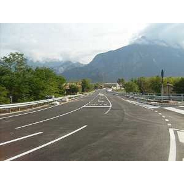 Il nuovo raccordo stradale tra la regionale 512 "del lago di Cavazzo" e la strada provinciale 63, in località Braulins. (Osoppo 24/09/09)