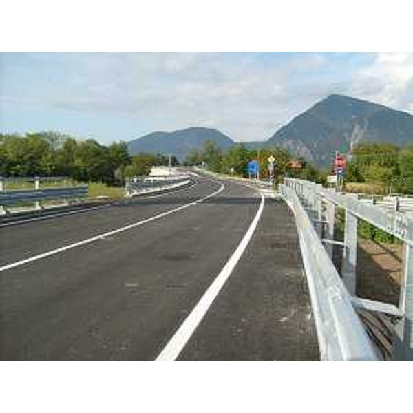 Il nuovo raccordo stradale tra la regionale 512 "del lago di Cavazzo" e la strada provinciale 63, in località Braulins. (Osoppo 24/09/09)