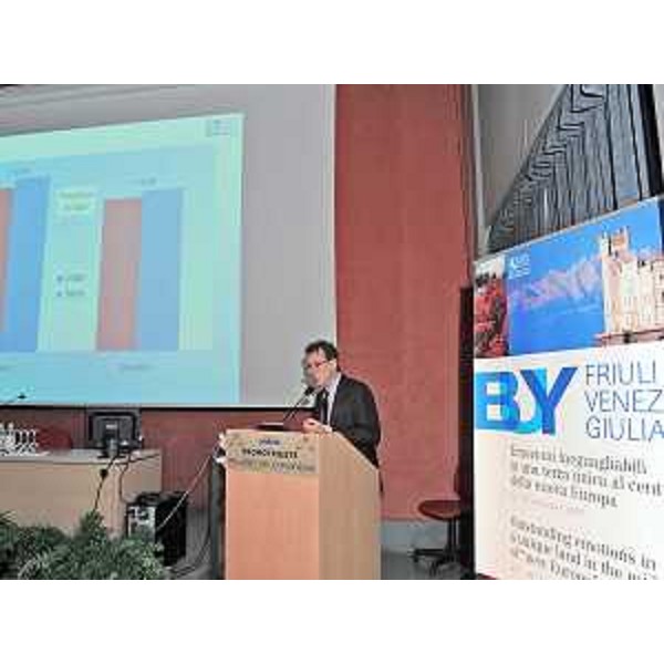 Andrea Di Giovanni (Direttore Turismo FVG) illustra alla stampa i dati sul turismo, nel corso della giornata conclusiva di Buy Friuli Venezia Giulia, alla Stazione Marittima di Trieste. (Trieste 26/09/09)
