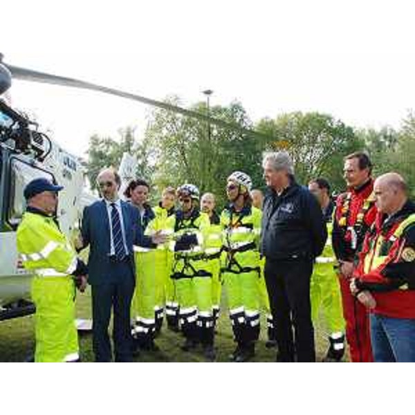 Riccardo Riccardi (Assessore regionale Protezione civile) e Guglielmo Berlasso (Direttore centrale Protezione civile FVG) nel corso dell'esercitazione di protezione civile a Villuzza di Ragogna. (Ragogna 26/09/09)