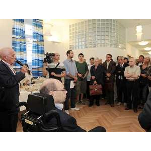 Al microfono, Franco Rotelli (Direttore generale ASS 1 Triestina) e, accanto, Vladimir Kosic (Assessore regionale Salute e Protezione sociale) all'inaugurazione del rinnovato Centro di salute mentale di via Gambini a Trieste. (Trieste 28/09/09)