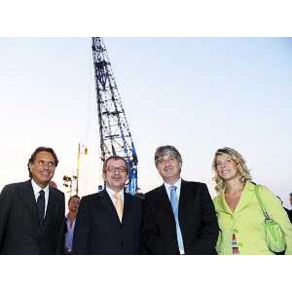 Antonio Manganelli (Capo Polizia di Stato), Roberto Maroni (Ministro Interni), Renzo Tondo (Presidente Friuli Venezia Giulia) e Federica Seganti (Assessore regionale Sicurezza) in Piazza Unità d'Italia a Trieste nel corso della giornata conclusiva delle celebrazioni per la Festa di San Michele Arcangelo, Patrono della Polizia di Stato. (Trieste 29/09/09)