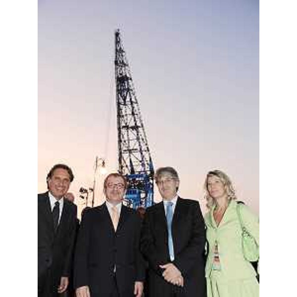 Antonio Manganelli (Capo Polizia di Stato), Roberto Maroni (Ministro Interni), Renzo Tondo (Presidente Friuli Venezia Giulia) e Federica Seganti (Assessore regionale Sicurezza) in Piazza Unità d'Italia a Trieste nel corso della giornata conclusiva delle celebrazioni per la Festa di San Michele Arcangelo, Patrono della Polizia di Stato. (Trieste 29/09/09)