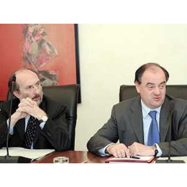 Riccardo Riccardi (Assessore regionale Viabilità e Trasporti) e Roberto Molinaro (Assessore regionale Cultura) nel corso della riunione di Giunta, in Consiglio regionale a Trieste. (Trieste 30/09/09)
