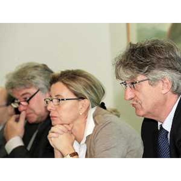 Elio De Anna (Assessore regionale Ambiente e Lavori pubblici, delegato Sport), Sandra Savino (Assessore regionale Programmazione, Risorse economiche e finanziarie, Patrimonio e Servizi generali) e Renzo Tondo (Presidente Friuli Venezia Giulia) nel corso dell'incontro con i Presidenti delle Province regionali. (Udine 02/09/09)