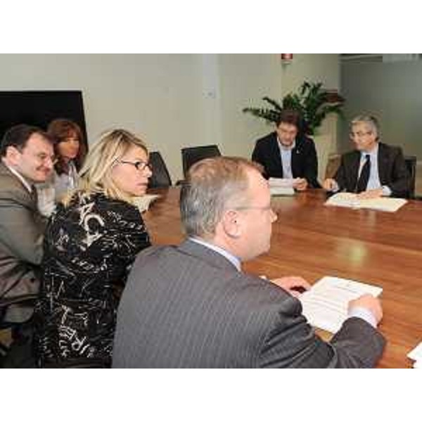 Federica Seganti (Assessore regionale Pianificazione territoriale, Autonomie locali e Sicurezza, delegato Relazioni internazionali e comunitarie) e Andrea Garlatti (Assessore regionale Organizzazione, Personale e Sistemi informativi) nel corso dell'incontro con i Presidenti delle Province regionali. (Udine 02/09/09)