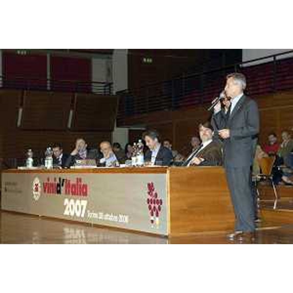 Riccardo Illy (Presidente Regione Friuli Venezia Giulia) ritratto durante le premiazioni dei Vini d'Italia 2007 al Salone del Gusto di Torino (Torino 28/10/06)