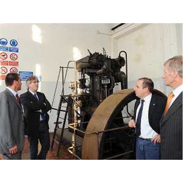 Renzo Tondo (Presidente Friuli Venezia Giulia) e Claudio Violino (Assessore regionale Risorse agricole, naturali e forestali) nel corso del sopralluogo alle opere realizzate sul territorio dai Consorzi di bonifica che operano in provincia di Udine. (San Giorgio di Nogaro 02/10/09)