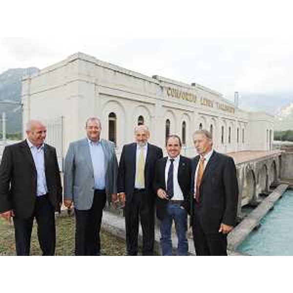 Claudio Violino (Assessore regionale Risorse agricole, naturali e forestali) nel corso del sopralluogo alle opere realizzate sul territorio dai Consorzi di bonifica che operano in provincia di Udine. (Gemona del Friuli 02/10/09)